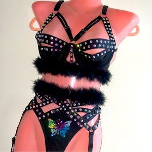 Players Club Garter Set